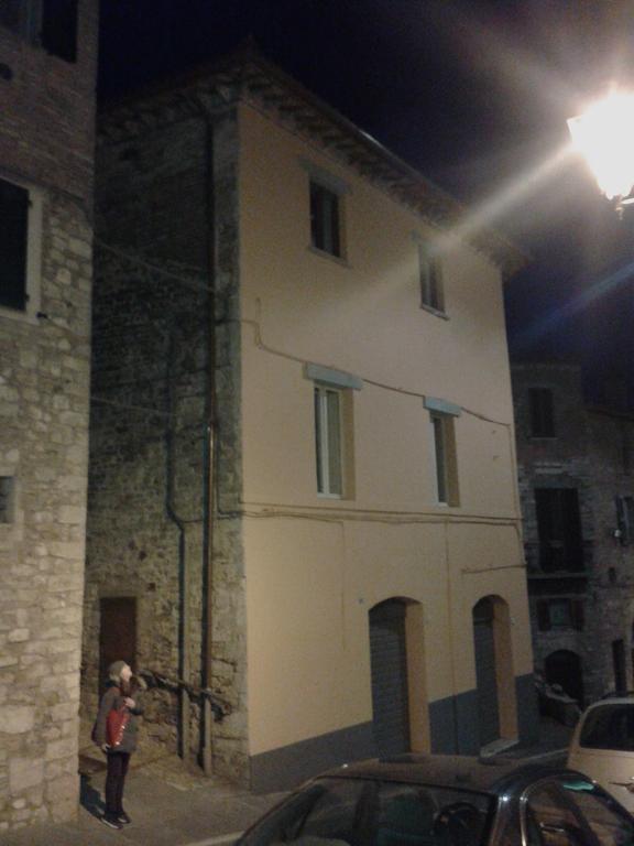 Hotel Fawlty Towers Todi Esterno foto