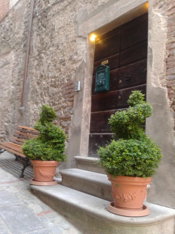 Hotel Fawlty Towers Todi Esterno foto