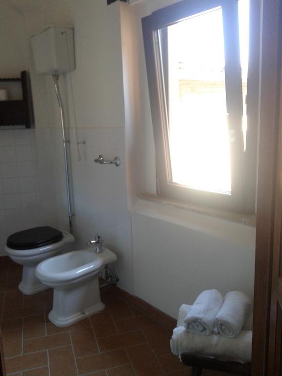 Hotel Fawlty Towers Todi Camera foto