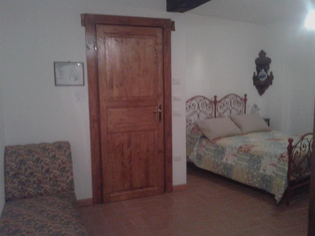 Hotel Fawlty Towers Todi Camera foto