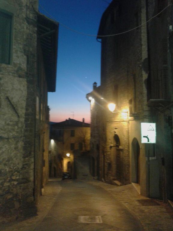 Hotel Fawlty Towers Todi Esterno foto