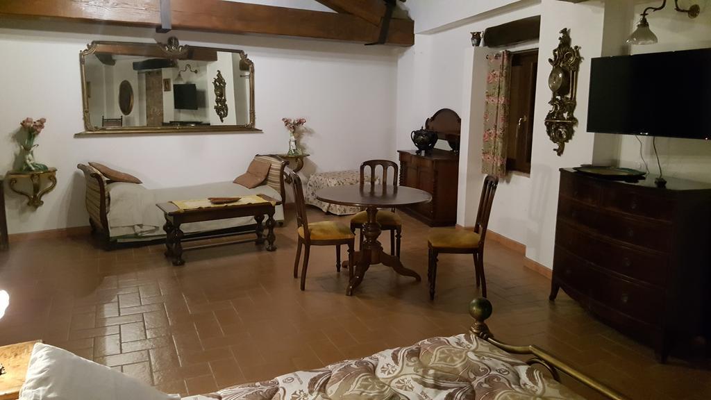 Hotel Fawlty Towers Todi Esterno foto