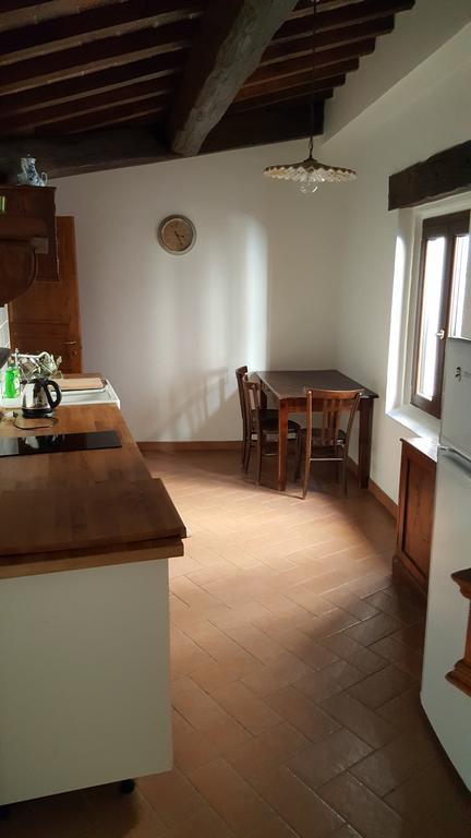 Hotel Fawlty Towers Todi Esterno foto