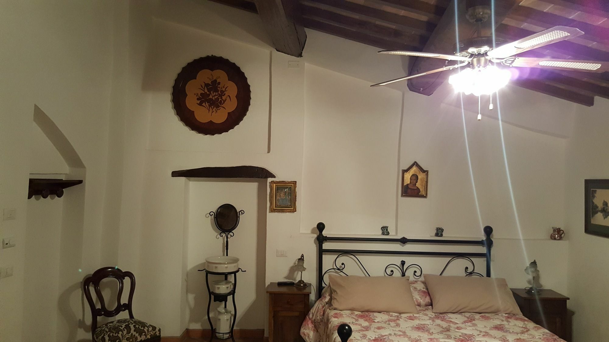 Hotel Fawlty Towers Todi Esterno foto