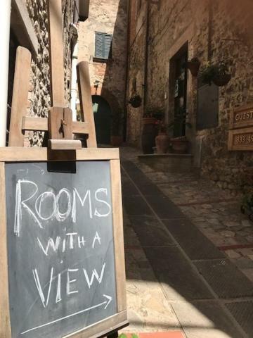 Hotel Fawlty Towers Todi Esterno foto